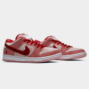 Nike SB Dunk Low Strange Love