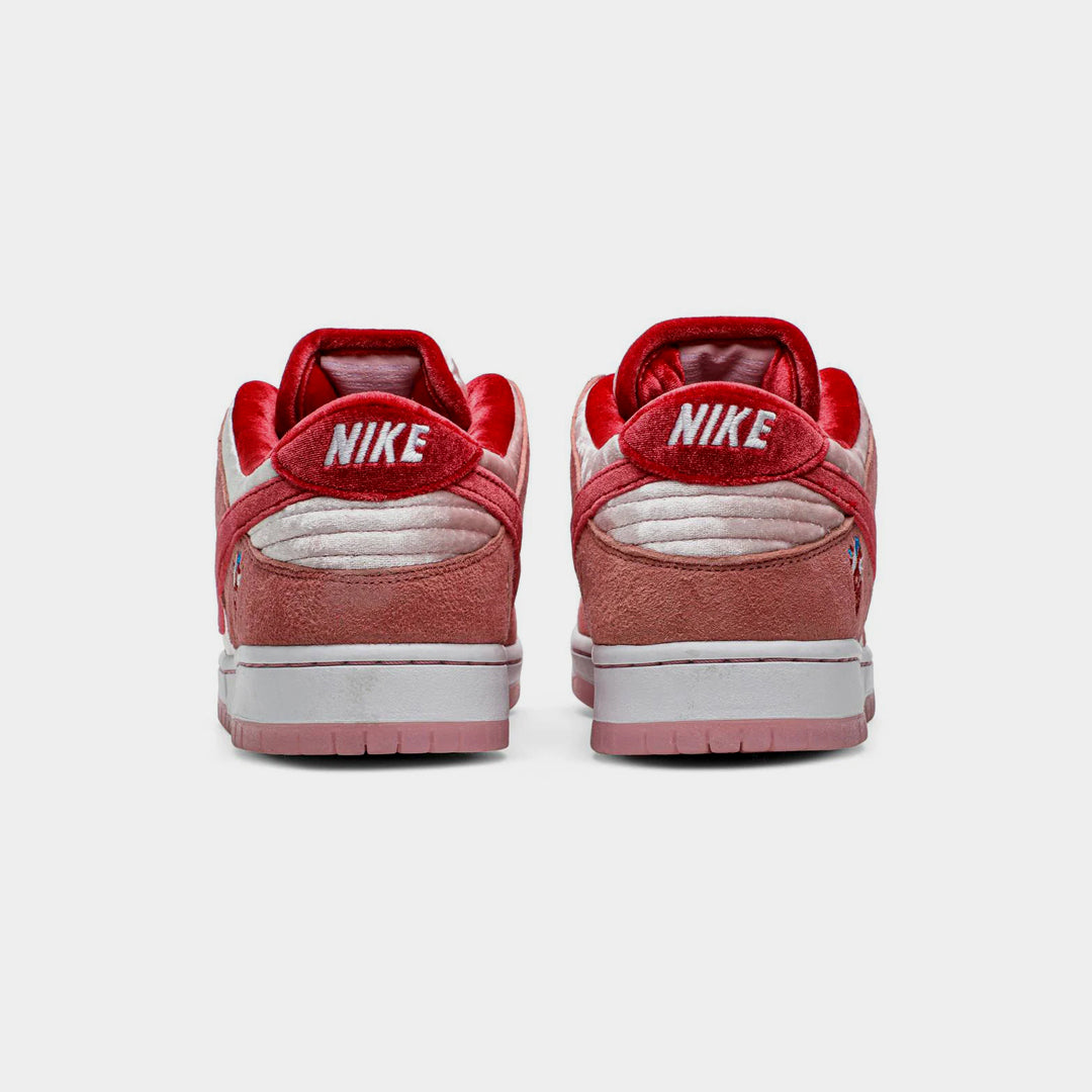 Nike SB Dunk Low Strange Love
