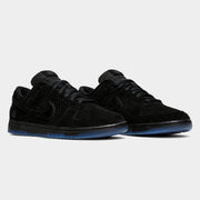 Nike SB Dunk Low Undefeated 5 on it