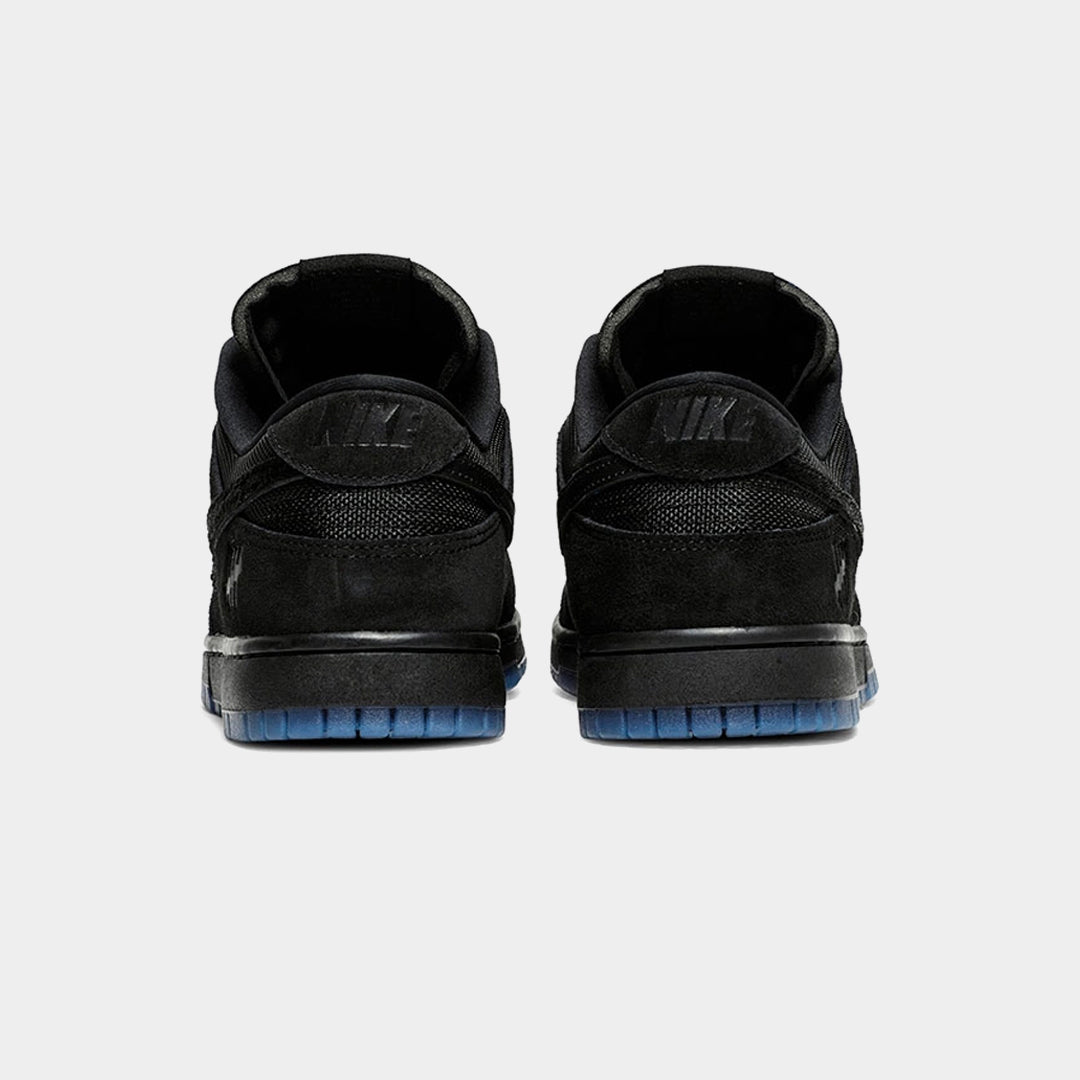 Nike SB Dunk Low Undefeated 5 on it