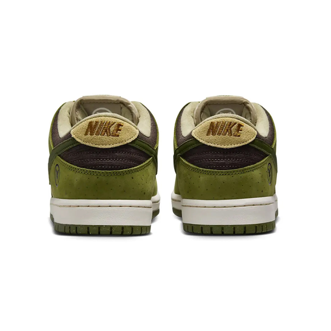 Nike SB Dunk Low Asparagus